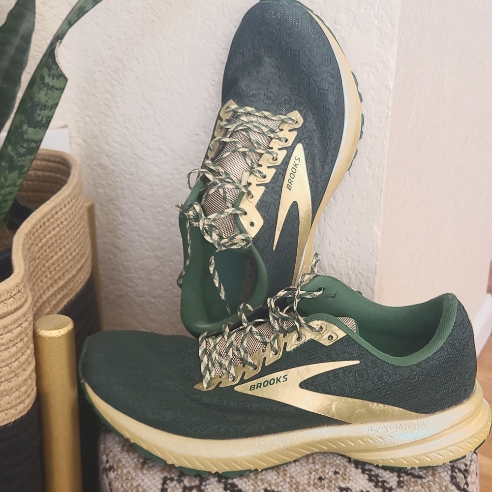 Brooks launch 7 run lucky